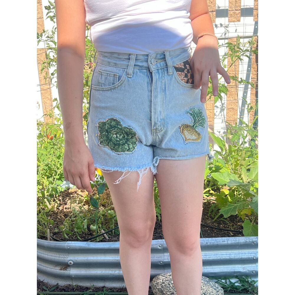 Upcycled Womens Retro High Rise Patchwork Tomato‎ Embroidered Denim Shorts Sz 28